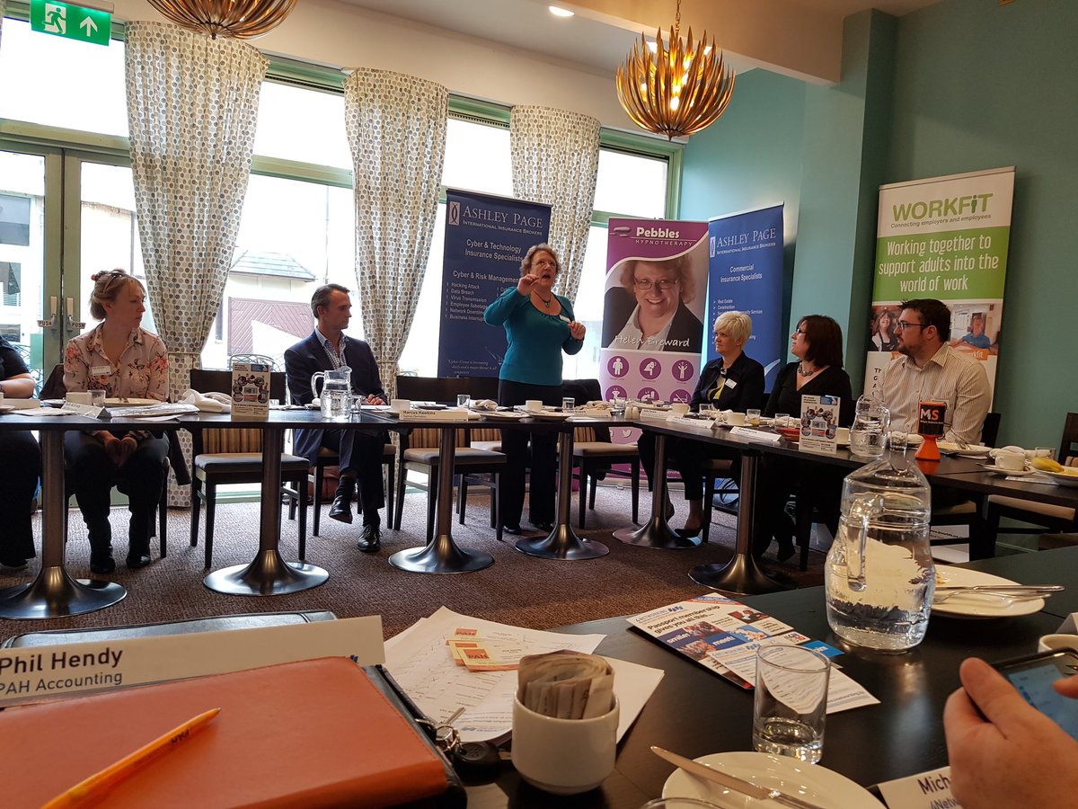 Swindon4N's tweet photo. @4NWorks Michael Nagles 4sighting at Swindon this morning https://t.co/CwkJwFrWpn