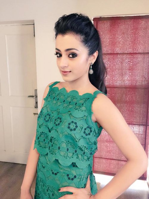 trishafansu's tweet photo. Smart and gorgeous #trisha https://t.co/mU57aTe1Kx