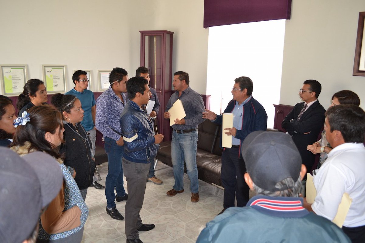 RexaBruno's tweet photo. ATIENDEN EN REUNIÓN A VECINOS DE SAN MATEO  INCONFORMES POR COLOCACIÓN DE ANTENA DE TELEFONÍA @fer_m_t @StaffTepeji https://t.co/SNRjEOag1m