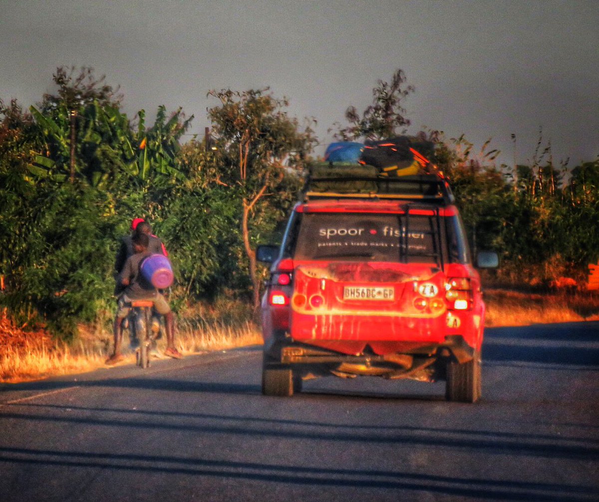 KayleeFeesh's tweet photo. Sunrise to sunset with clock work oranges on @PutFootRally #RangeRover #zambia #malawi https://t.co/SQO4u4PBDC