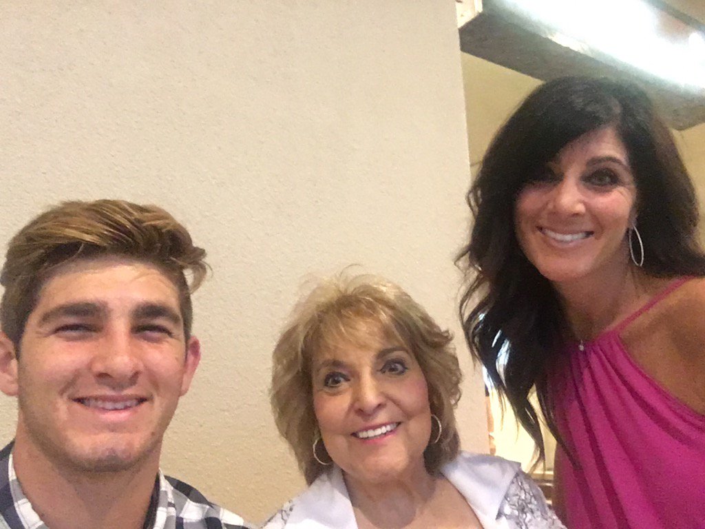 MelEntourage's tweet image. At the @CrissAngel  show #mindfreak with my mom and @cadecordy ❤️ amazing show!