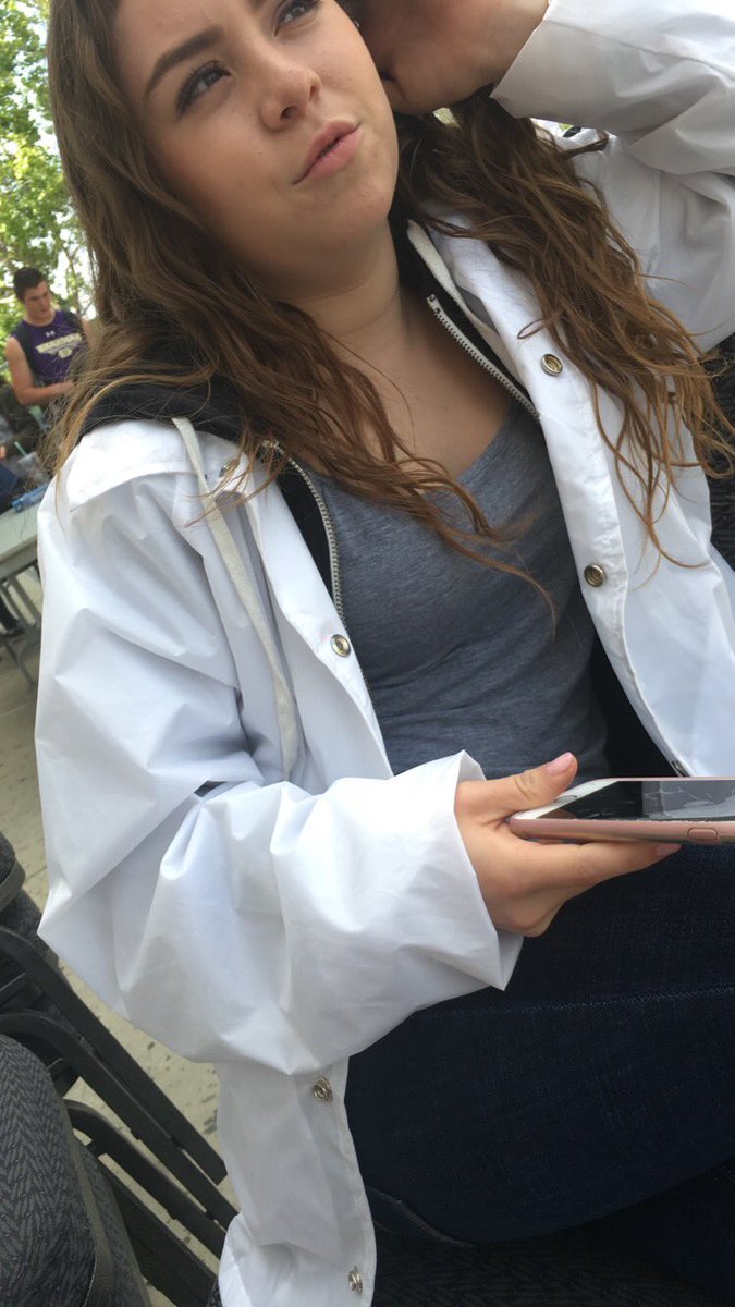 miraandaag's tweet image. #RIPVal she ain't dead she's just not responding to me and Melinda🙄🤔