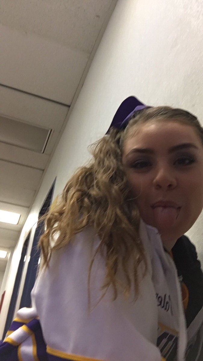 miraandaag's tweet image. #RIPVal she ain't dead she's just not responding to me and Melinda🙄🤔