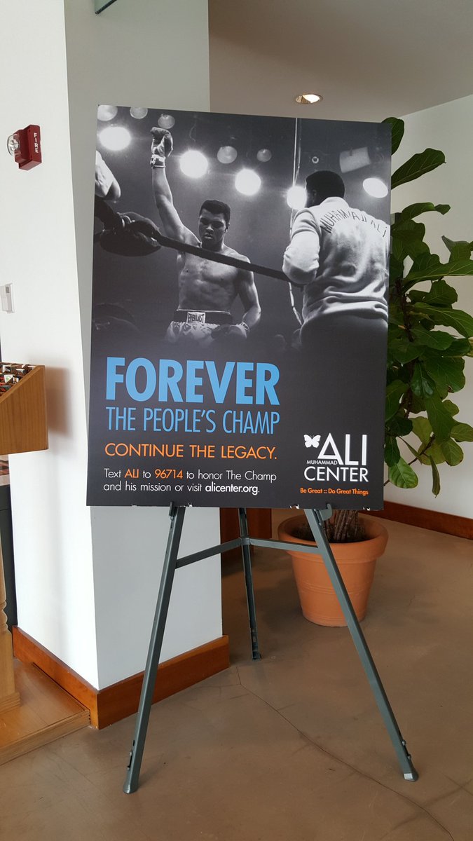 Joyce3737's tweet photo. Wow! @MuhammadAli Center for networking #SAFSF16 @erinargyle @ioby @jgmoore @PUDDYFUDGE @JLMoore111 @IndyFoodCouncil https://t.co/oYXb6NhTea