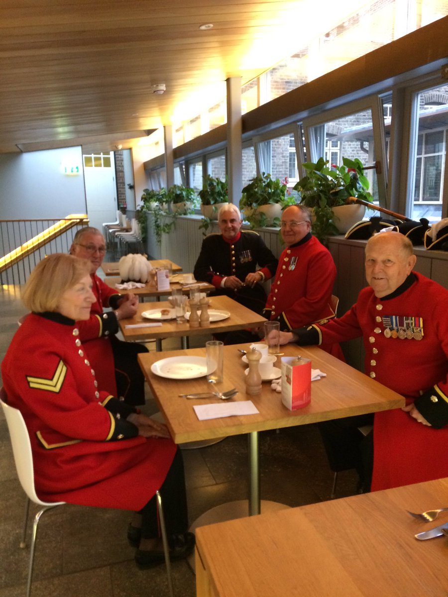 ErribolAnne's tweet photo. Thank you @RHChelsea your Watchers were so great we gave them breakfast! #abbey #Somme100 https://t.co/bargl8JKkH