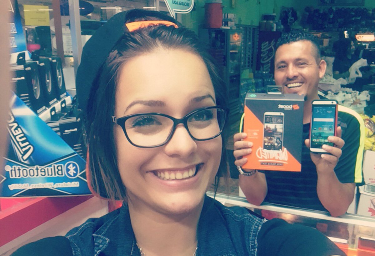 WirelessimageBG's tweet photo. #boostmobiletakeover he's loving his new phone. @MartellMarlene @SPG_EdwinMelo https://t.co/MpTol1Dceu