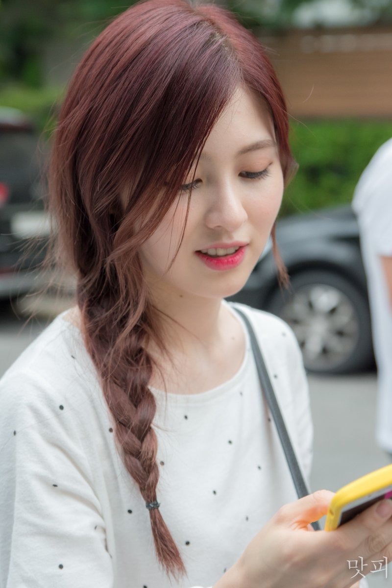 mpy_dia's tweet photo. 160701 뮤직뱅크 중간퇴근 직찍
#DIA #다이아 #예빈
(@dia_official) https://t.co/vRbYtOfMHn