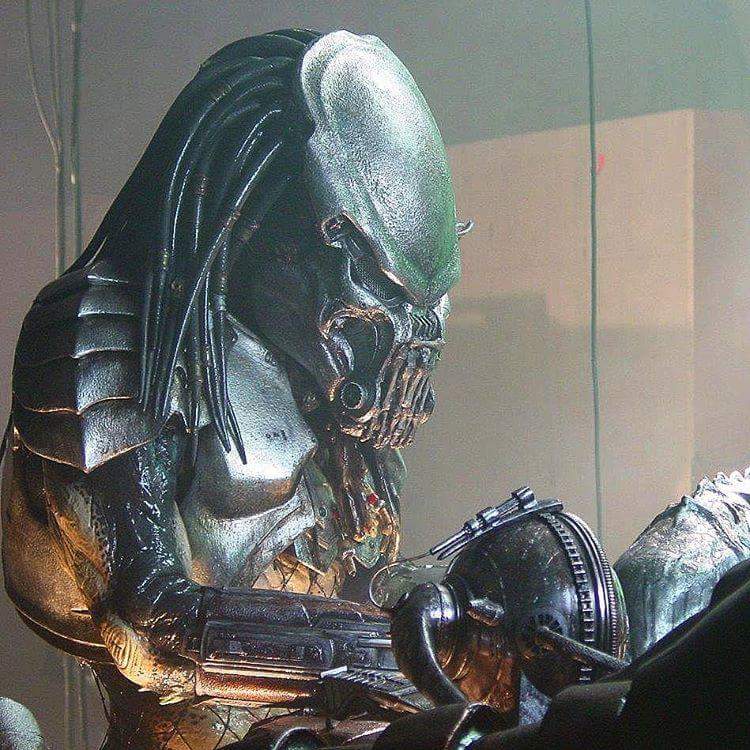 хищник фильм 2004. томас паркс чужой против хищника. чужой изоляция ксеноморф. чужой против хищника реквием хищник. заметный чужой.