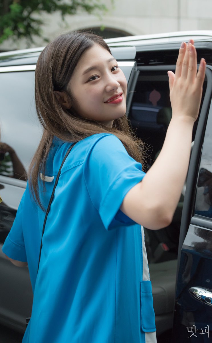 mpy_dia's tweet photo. @mpy_dia 160701 뮤직뱅크 중간퇴근 직찍
#DIA #다이아 #정채연 
(@dia_official) https://t.co/oi3Mz1Hi2N