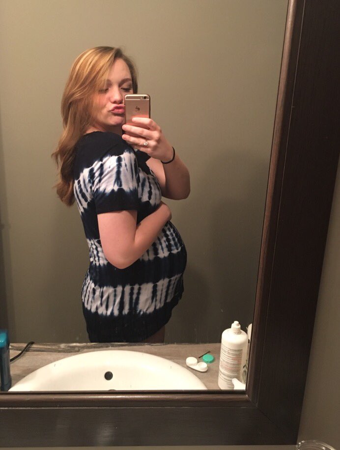 celinalanders's tweet image. I miss my lil baby bump tho :(