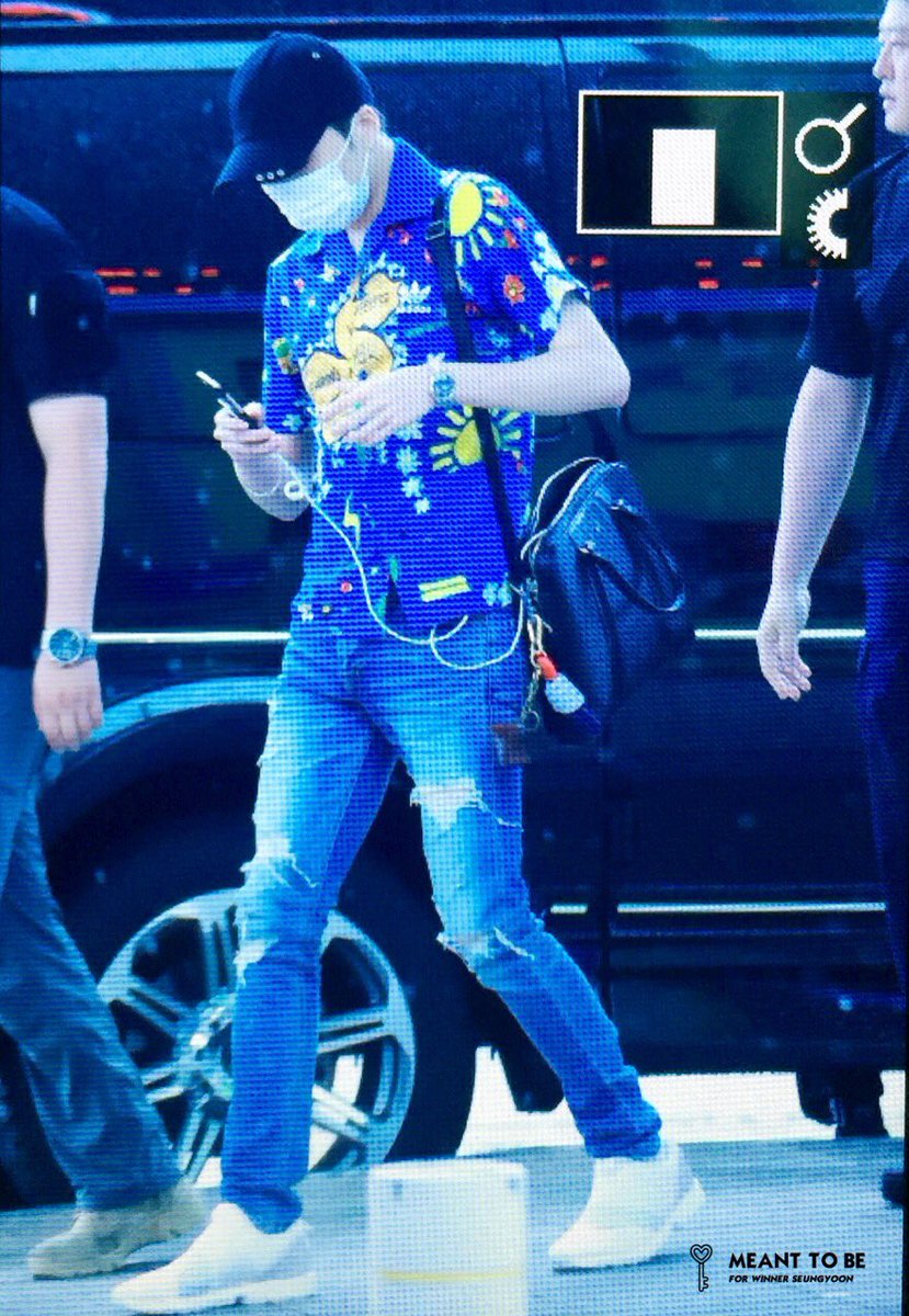 meanttobe94's tweet photo. 160701 인천공항 출국 
#강승윤 #위너 #seungyoon https://t.co/0KdiY1woWt