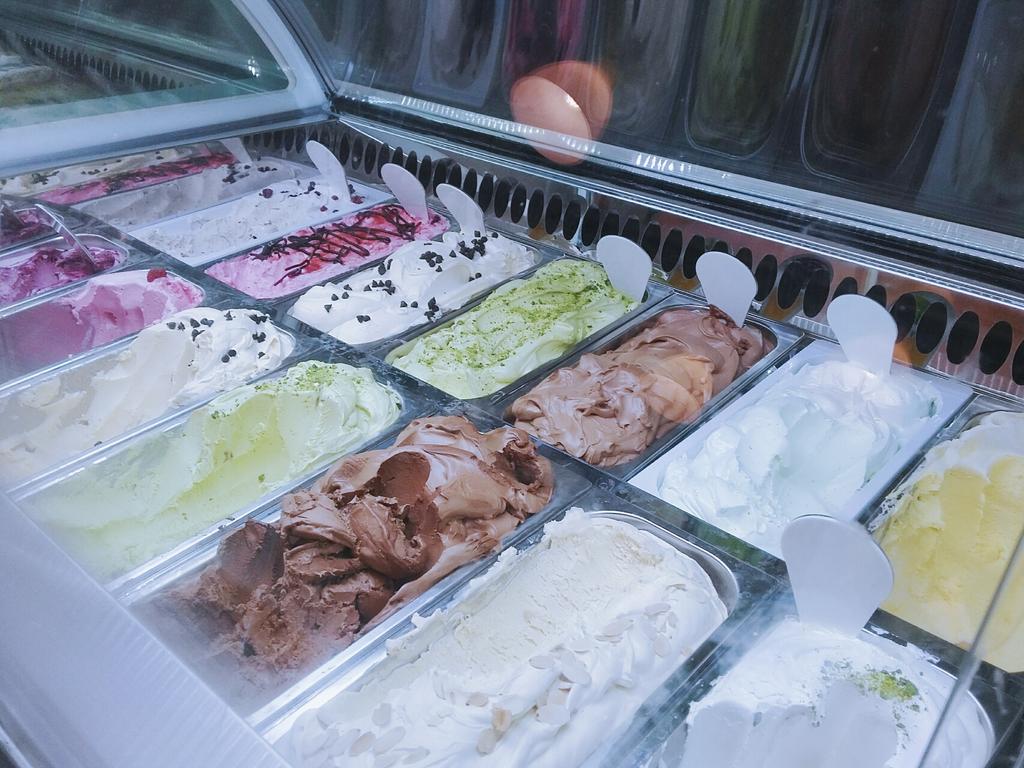 nutsnroll's tweet image. Mau tau gimana rasa es krim nya, buruan dateng ke NUTS N ROLL🍦