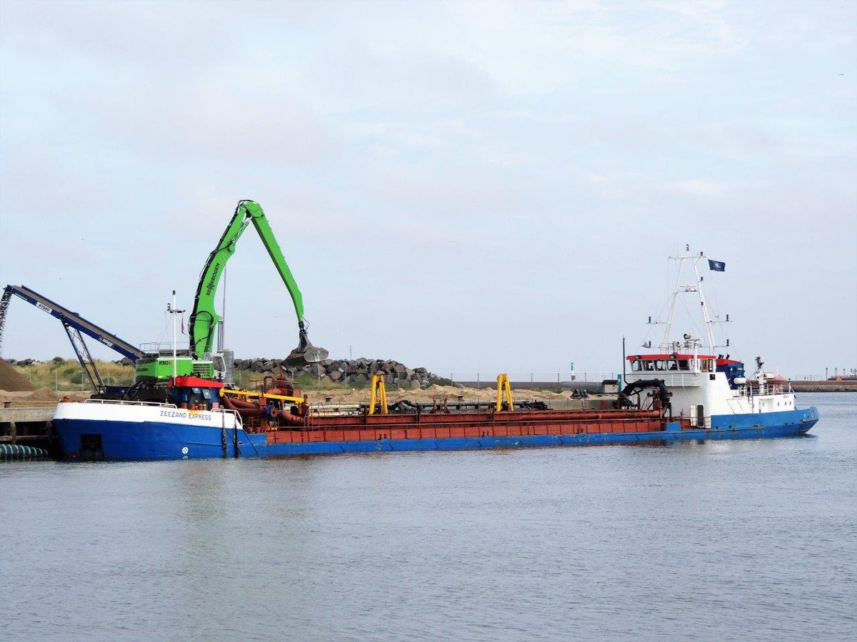Zeezand Express in 1982 opgeleverd door Ilya Boyadzhiyev. Gezien in #IJmuiden scheepvaartnieuws.maasmondphoto.nl/zeezand-expres…