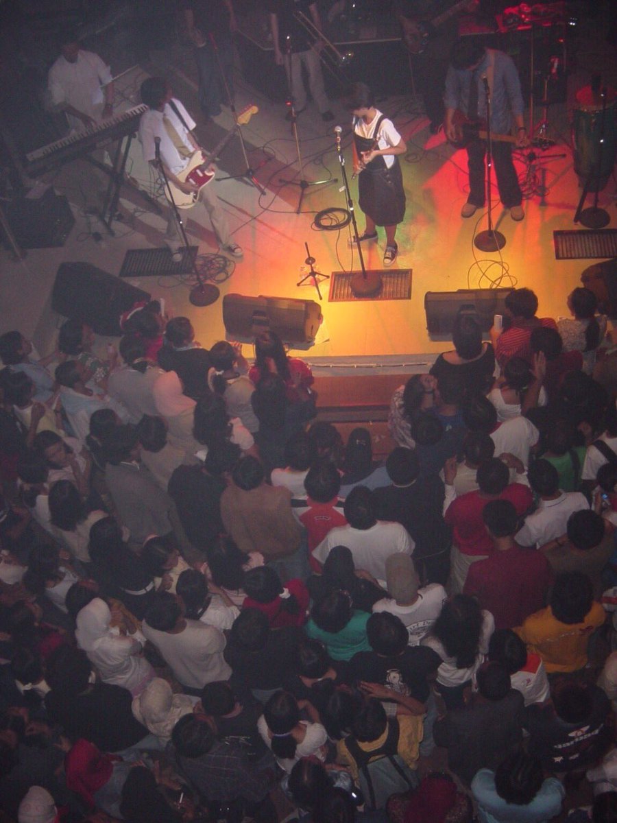 Konser <a href="/moccaofficial/">MOCCA</a> pertama di Jogjakarta th 2003 , posisi drumer diisi oleh @MarcellSiahaan