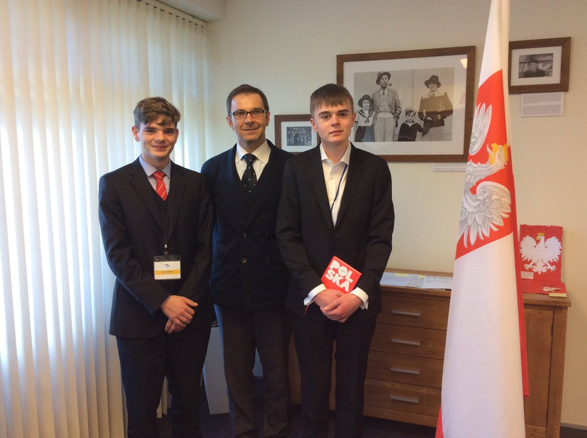 PLinNewZealand's tweet photo. W/ Ben, #Poland's delegate @ #NZModelUN after talking abt hot int'l agenda, EU&UN issues. Happy Bday Ben! @UNYouthNZ https://t.co/yoMxS50m7p