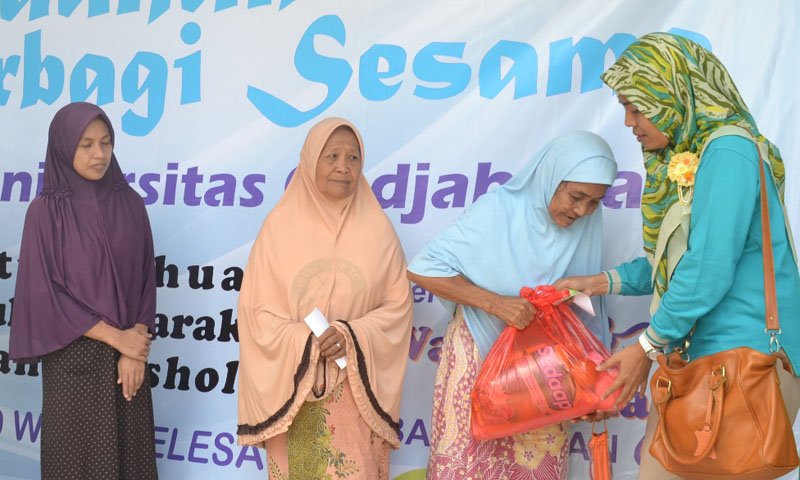 hi_kaltim's tweet photo. KAGAMA, Warung Sedekah dan IZI Kaltim Adakan Bazar Sembako Murah https://t.co/CTLbuk7n5V @kagamabpn @rizal_ninodeale https://t.co/AZp41hqAaN