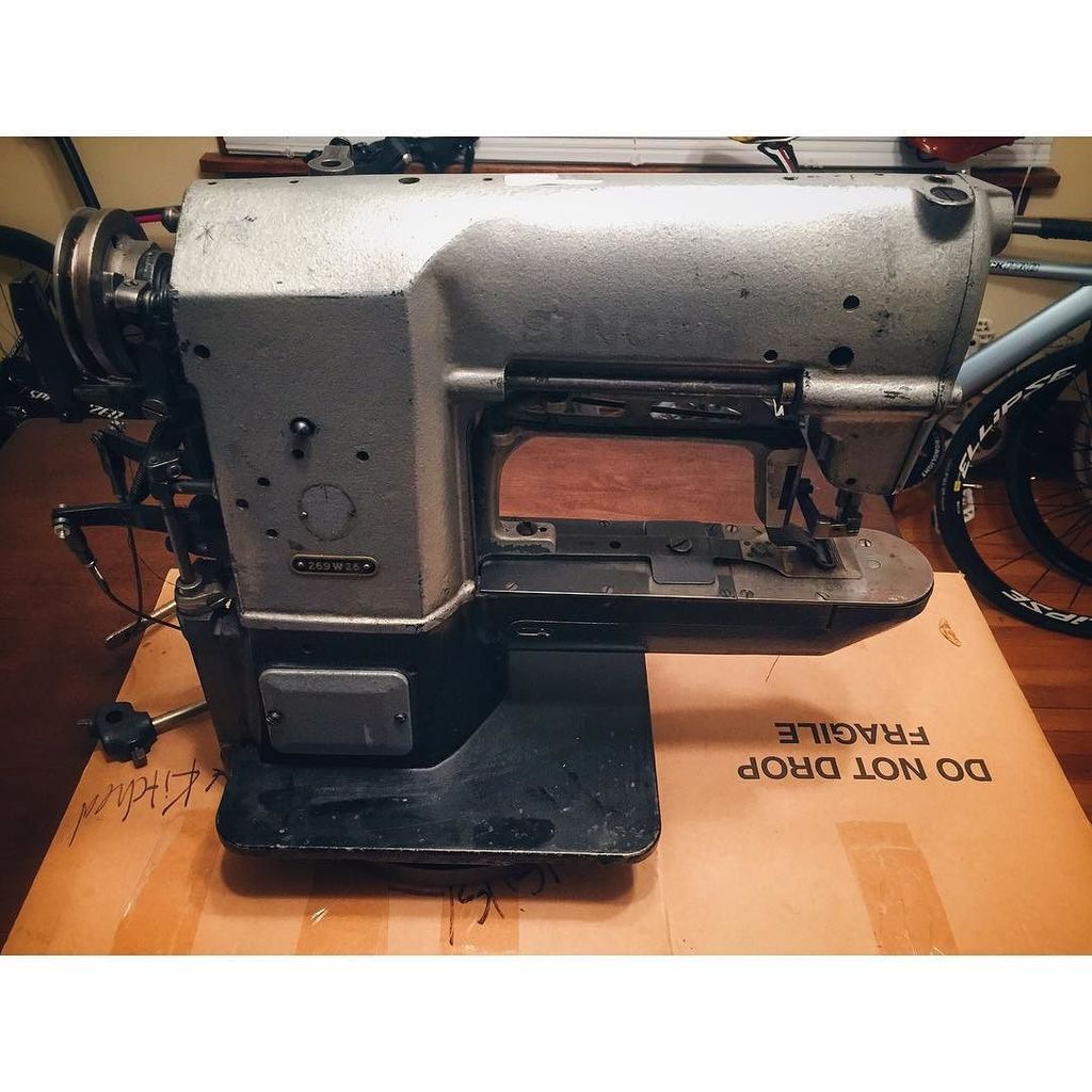 mikewpike's tweet image. Late night tuning. 
#singer #269w26 #bartack #sewing #industrial #industrialsewingmachine … ift.tt/29fLkJF