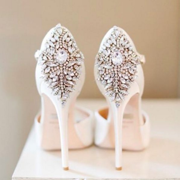 PerfWeddings's tweet photo. These sparkly #shoes are just perfect! 👠✨ #wedding https://t.co/Vdftx4y3YG