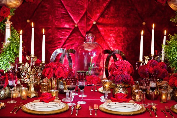 WeddingYear's tweet photo. Enchanting red roses &amp; blooms https://t.co/jbeN2JjQsK