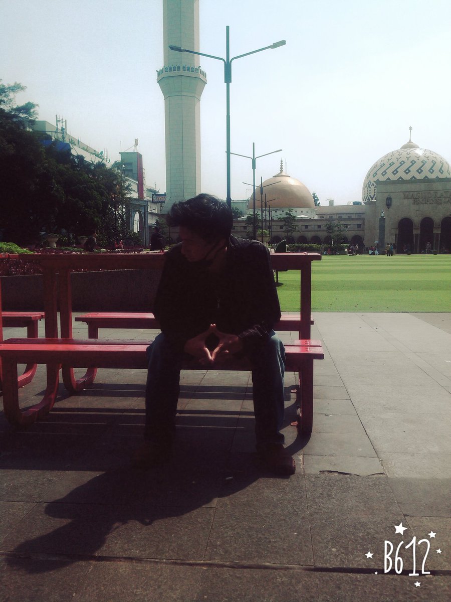 In the darkness on afternoon, I didn't look at people around me. But, I look at my BRIGHTEST future life with you!😘💏