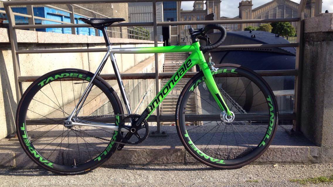 Fitting you road bike with various carbon rims...
#tandell #roadcarbonrims
tandellbikes.com/c/road_0118