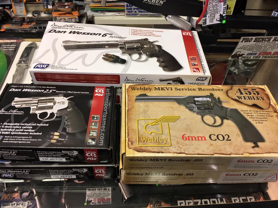 PlymouthGuns's tweet photo. Revolvers! More stock just arrived:
https://t.co/2zotJBpIt8
#SAAColt #DanWesson #Crosman #Webley #replica https://t.co/fVw5QWcFPP