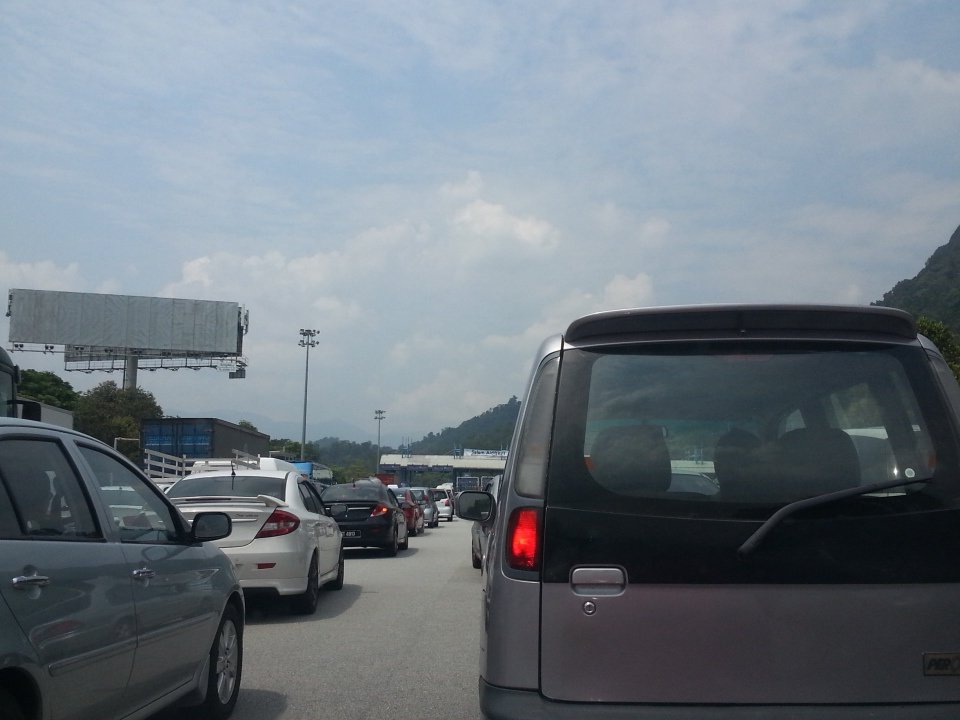 multifan_noona's tweet photo. Da start traffic jam nak masuk tol gombak ye kawan2. #liveupdate #2.30pm #jumaat #1july2016 https://t.co/58L221oys4