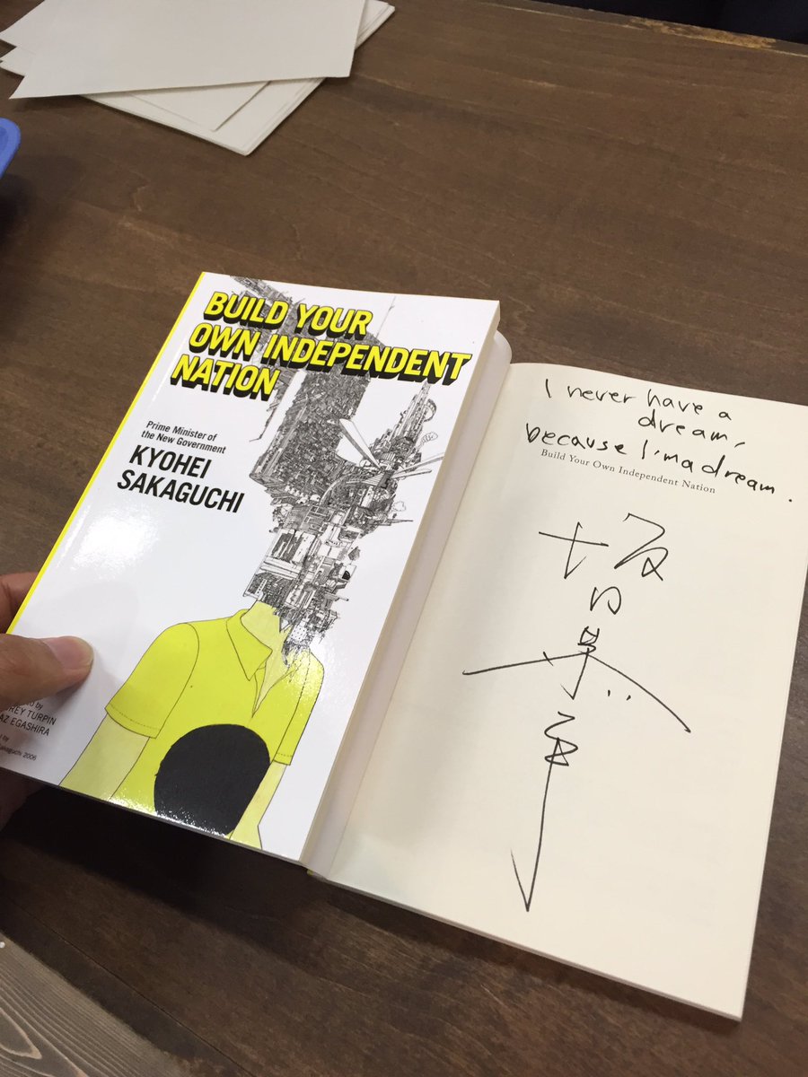 坂口恭平 A Twitter 荻窪titleにて英語 版 独立国家のつくりかた サイン5冊かましてきました ぜひ 今度 一階でライブもやっていいそうです 坂口恭平コーナーも充実していて 僕は本屋さんさえあれ ば自分らしく生きていけそうな気がしました 感謝