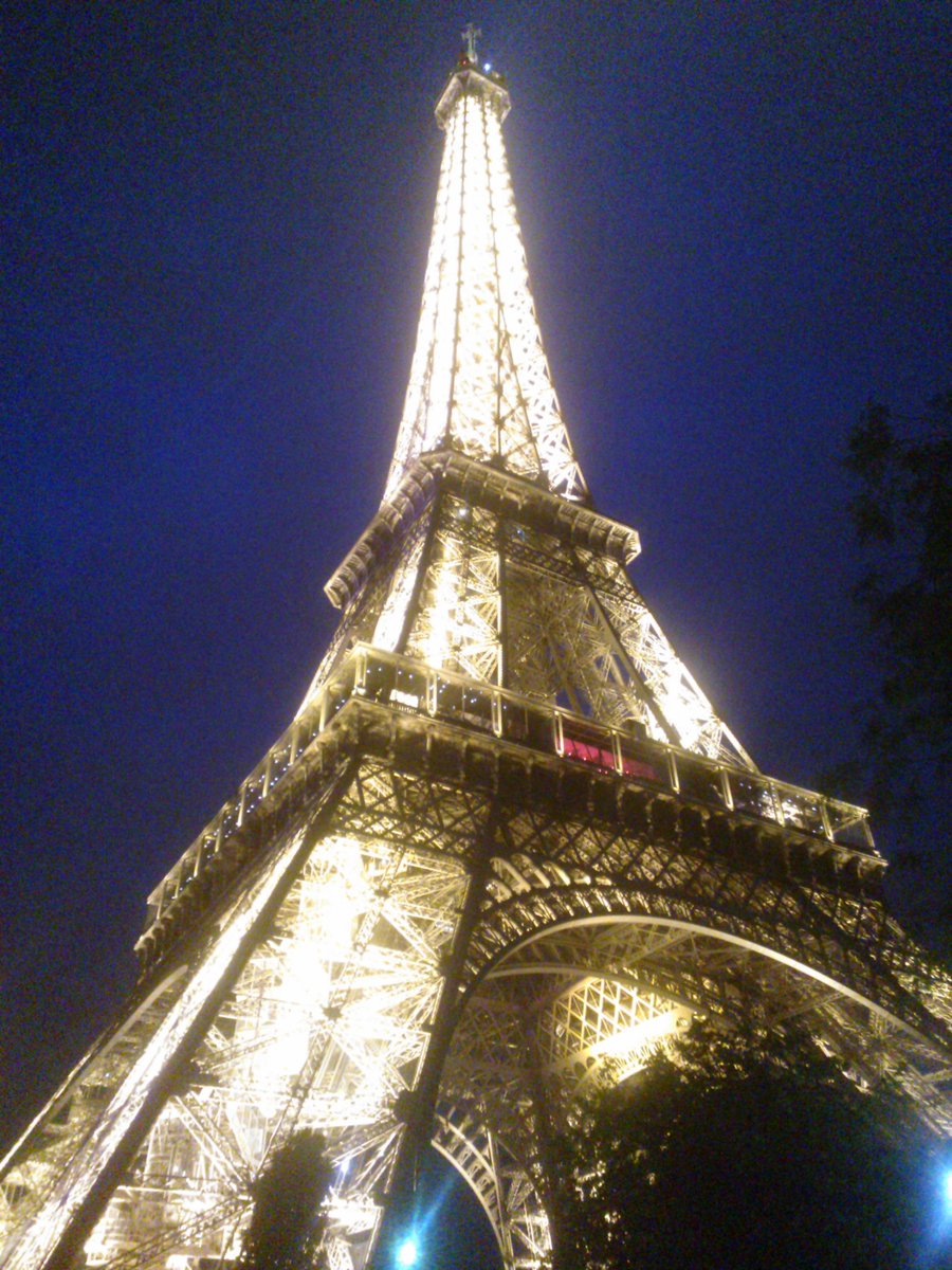 theontall's tweet photo. This one goes up to the ones I love....the ones I left behind https://t.co/ereeRapoZs