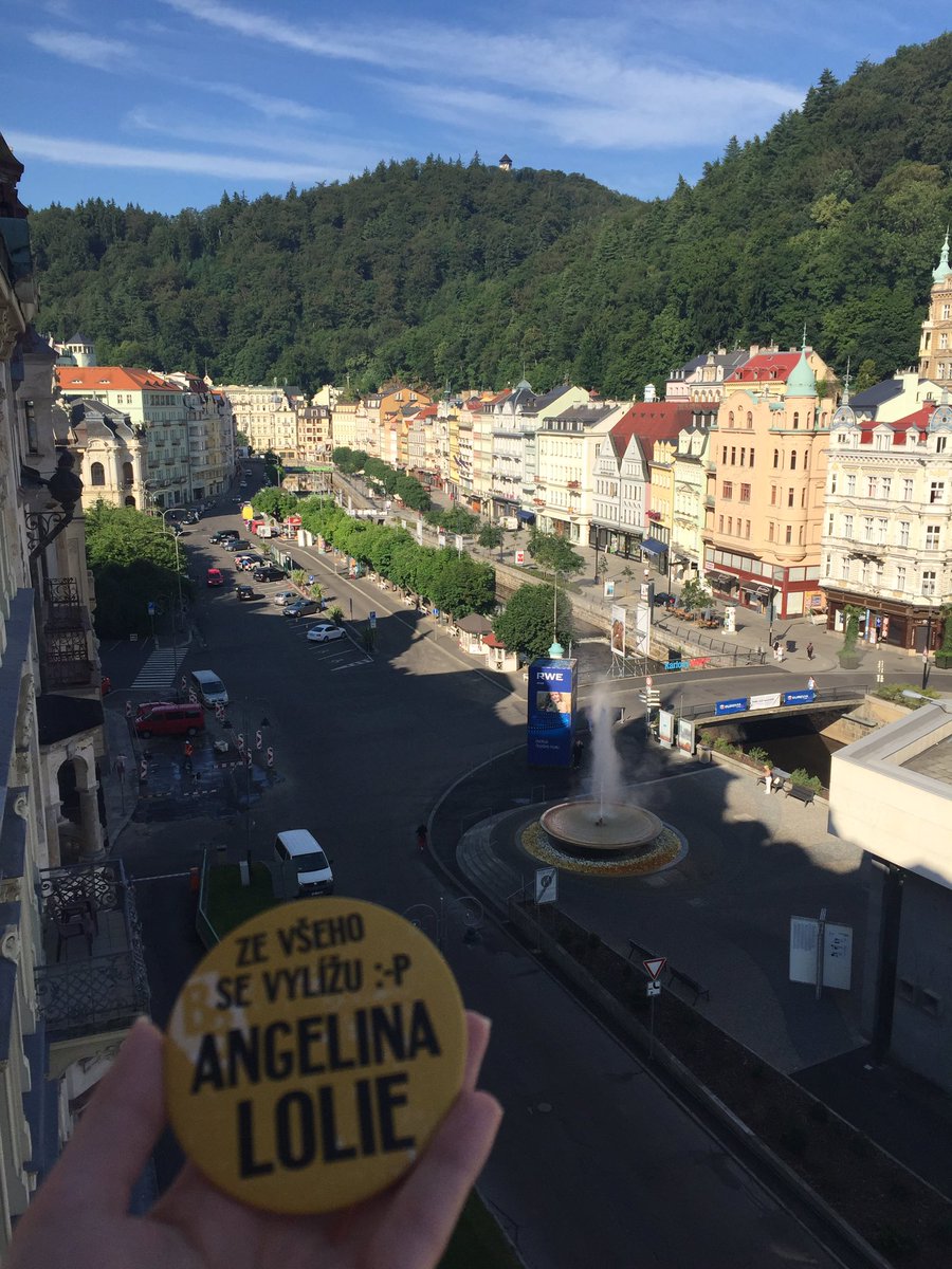 Terez_Jarosova's tweet photo. #KVIFF festival začíná. Těšte se 😉 #placka #bageterieboulevard #pocasiidealni https://t.co/6xj2DRcBi9