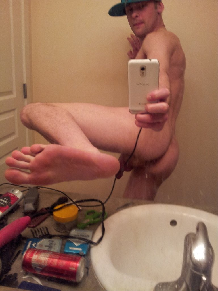 FeetAndSocks's tweet photo. #gayfeet #malefeet #feet #foot #gay #barefoot #socks #footworship <3 Follow us on tumblr https://t.co/NwcOqn0F40 https://t.co/QW5SBfkeyf