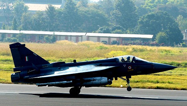 iamsnehaa's tweet photo. RT:
A feeling proud moment for every Indian ... #Tejas to be inducted today..
@adgpi https://t.co/eJDhb0gYFi