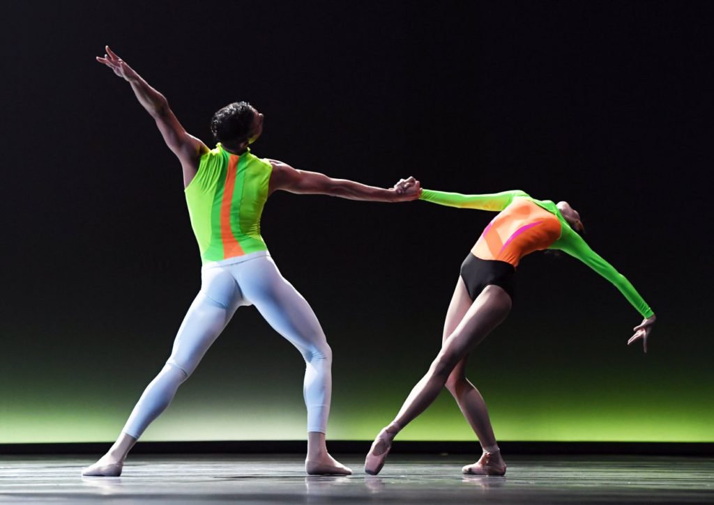 Bafloon's tweet photo. #review #HNBtransatlantic by Ilona Landgraf 'fizzles like champagne' https://t.co/QEMGElCe4N #ballet @DutchNatBallet https://t.co/KVYahxZpti