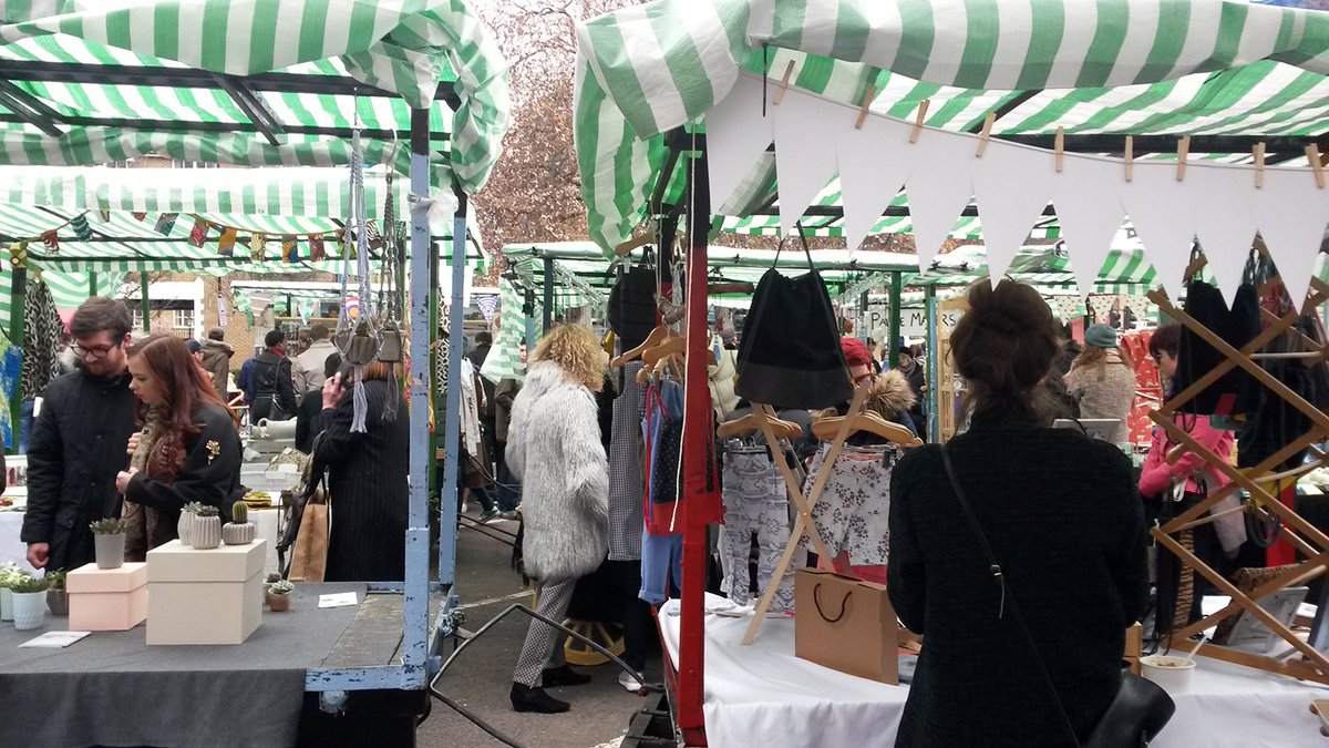 TheSliceTowHam's tweet photo. Roll on sunny Saturday at Roman Road Yard Market! Sunshine, buskers, #streetfood, #vintage #craft, community love! https://t.co/p5V0unVk3u