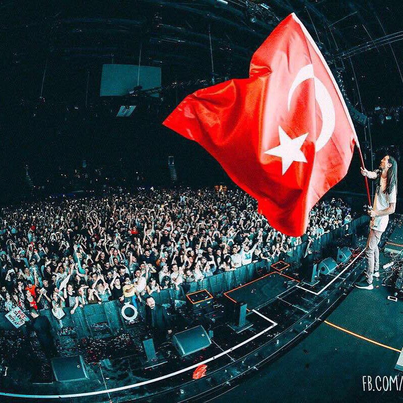 Peace in Istanbul 🙏🏼🙏🏼🙏🏼 Sending love. ❤️💛💚💙💜#peacearoundtheworldplease https://t.co/9LQA4yYONj