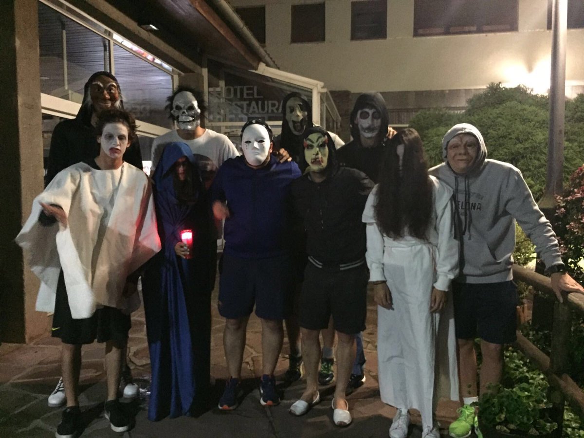 xavirabaseda22's tweet photo. Començem l'últim dia de #campusxr22 després d'una nit d'allò més mogudeta👻👻 #nitdelterror #mamapor https://t.co/YpWFBIaPOi
