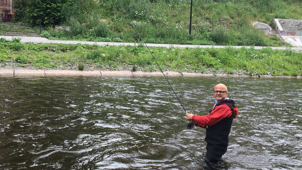I dag åpnet fisket i Akerselva! Laksen er tilbake etter klorutslippet, men @VidarHelgesen hadde lite fiskelykke