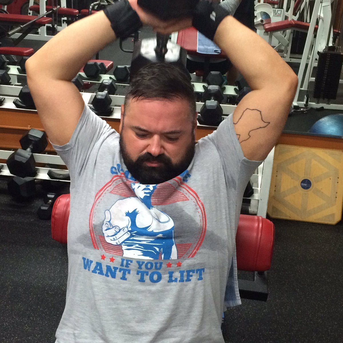 RLS104's tweet photo. @Schwarzenegger #comewithmeifyouwanttolift https://t.co/8QwTzEOovl