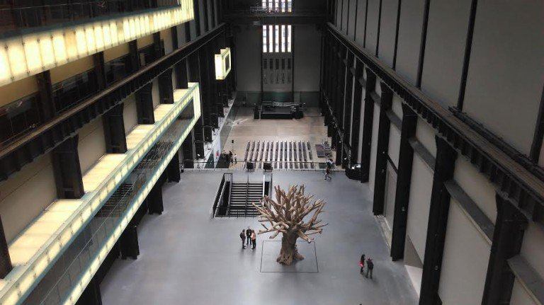 FannyCourty's tweet photo. Exclu : @exponaute nous fait visiter la nouvelle aile de la Tate de Londres https://t.co/5B3o7E7ocQ https://t.co/ToMCZInhyV