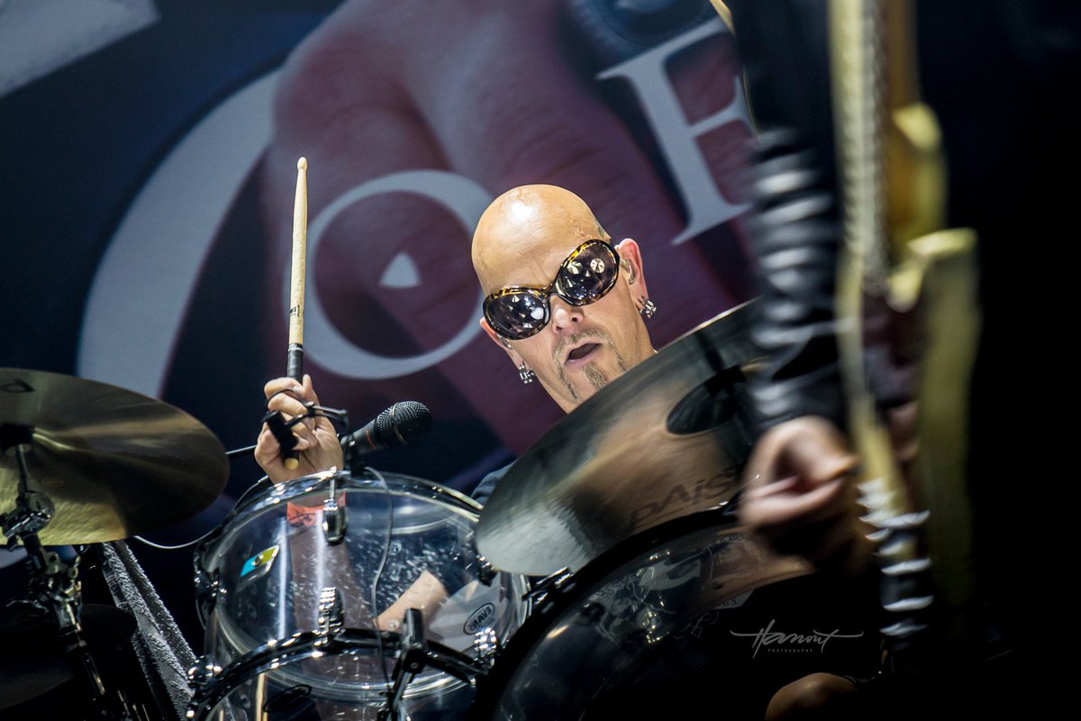 hanoutphoto's tweet photo. "Drums & guitar" by Europe @ festival Topfest 2016 @europetheband @MusicPhotogs #musicphotography #topfest2016 https://t.co/4C7qPGQZON