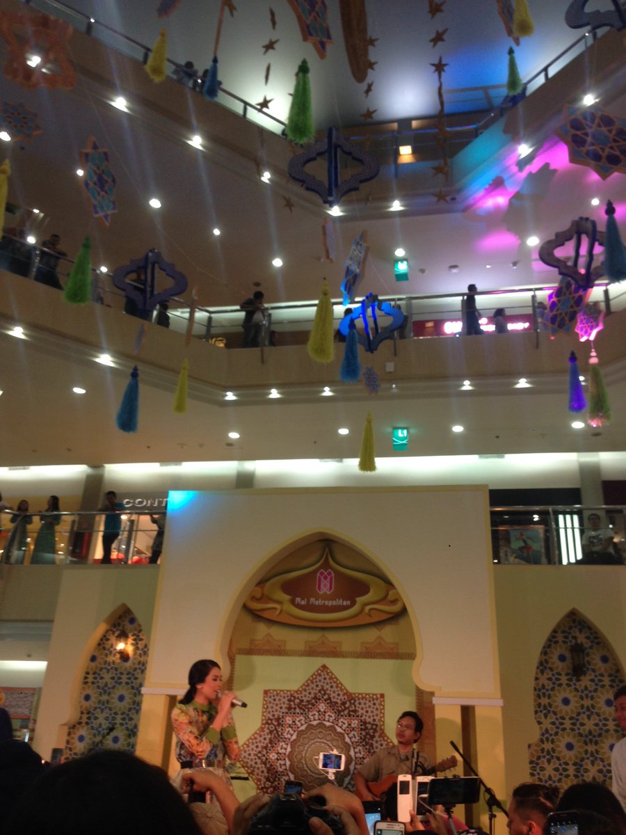 maudears_'s tweet photo. Yuk merapaaatt yang di bekasi #maudears , @maudyayunda akan hadir di stage mall metropolitan bekasi , enjoy https://t.co/lOLJJcjbKc