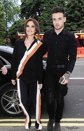 nhbrtour's tweet image. 📷|| Ontem (30/06) Cheryl completou 33 anos e foi celebrar com Liam e amigos no restaurante latino "Coya" em Londres.