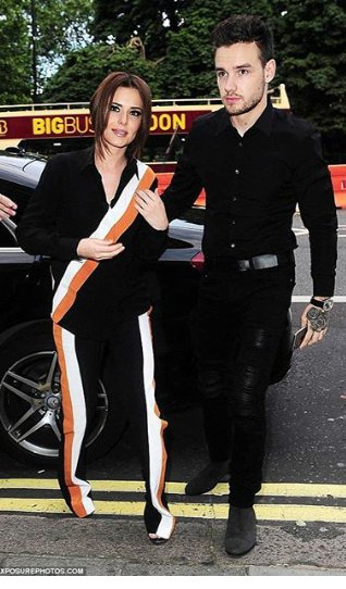 nhbrtour's tweet image. 📷|| Ontem (30/06) Cheryl completou 33 anos e foi celebrar com Liam e amigos no restaurante latino "Coya" em Londres.