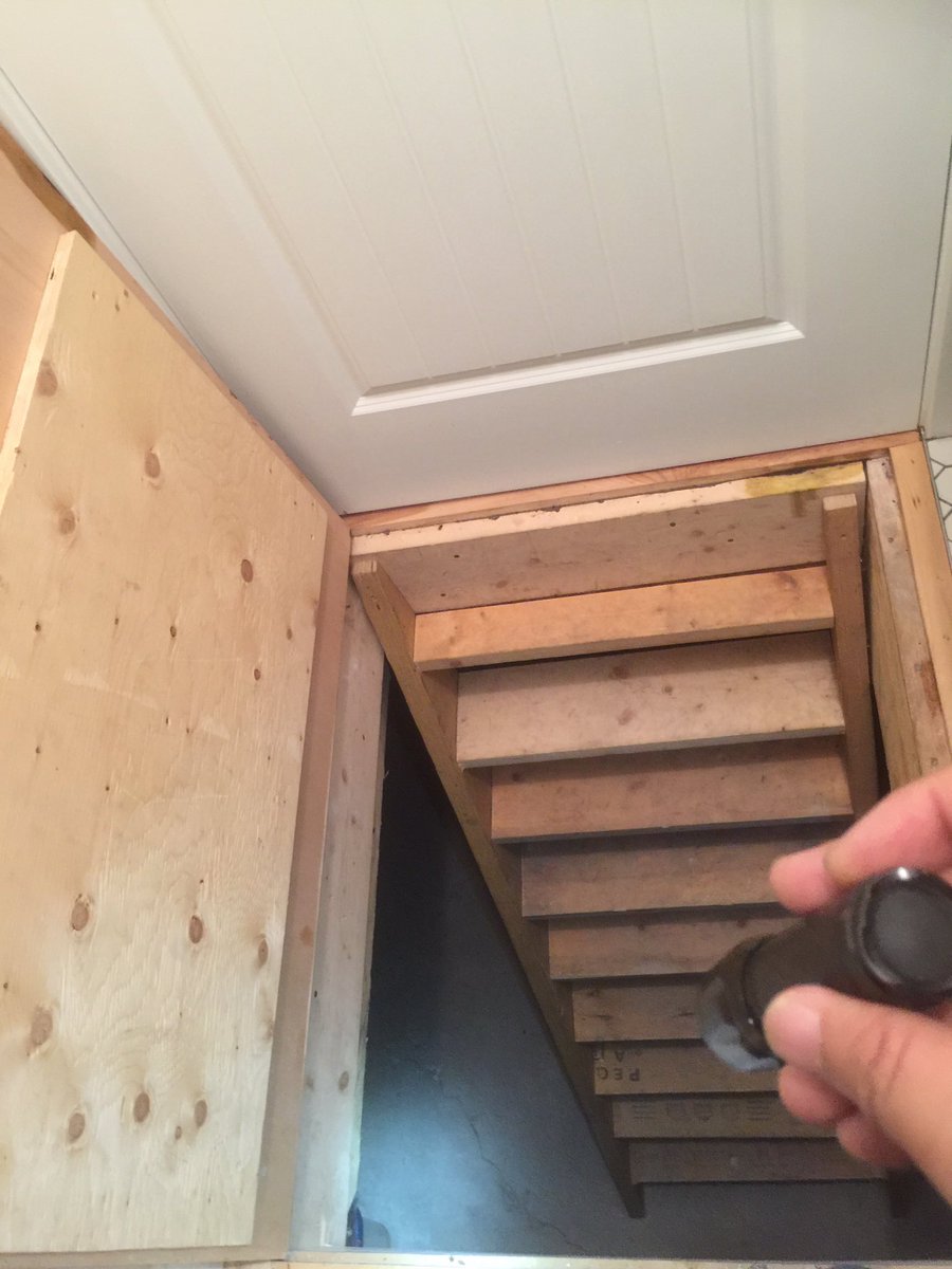 Zenwireinc's tweet photo. Crawlspace. This is usually where my perfectly fine flashlight will die for no apparent reason ;) https://t.co/qF2kKtWNlj