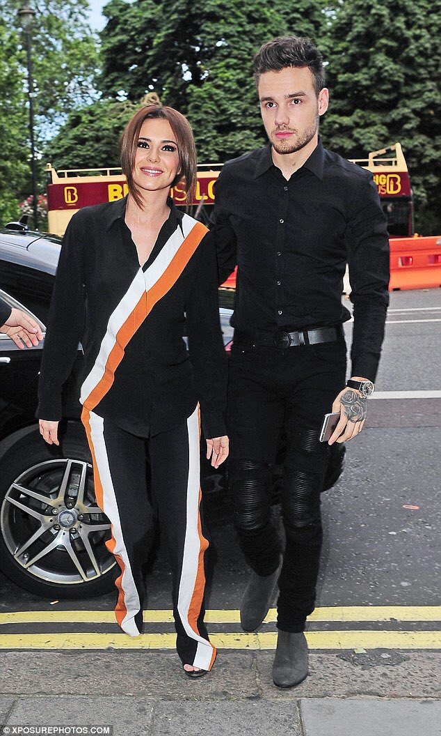 nhbrtour's tweet image. 📷|| Mais fotos do Liam e da Cheryl chegando no restaurante latino 'Coya', em que ela comemorou seu aniversário ontem