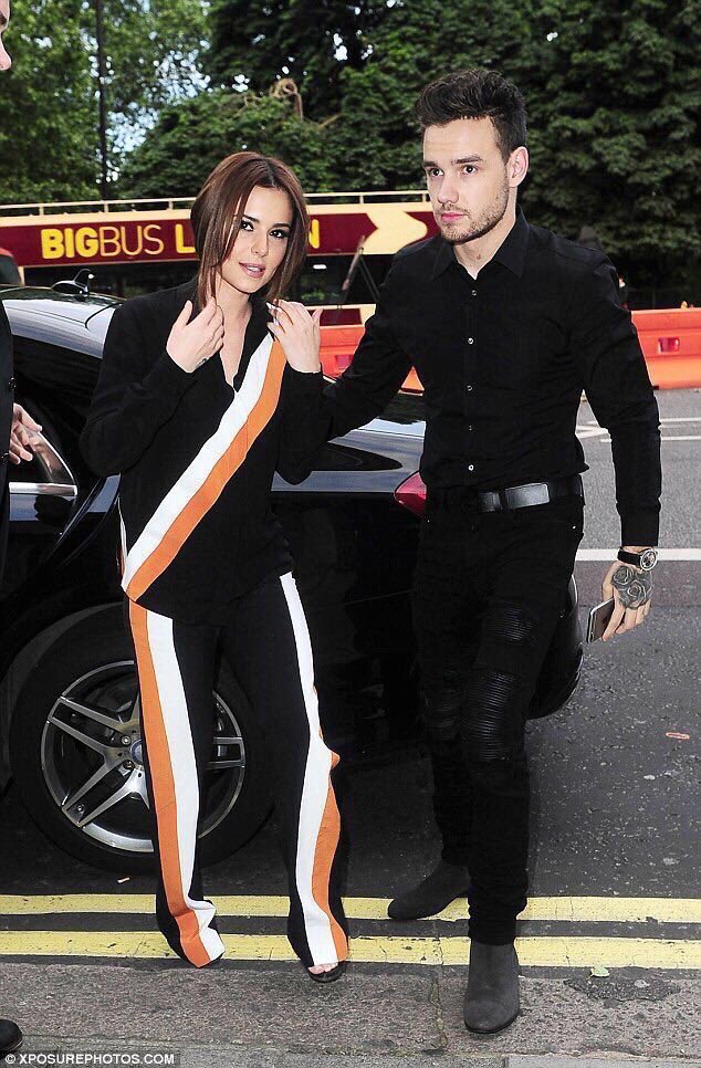 nhbrtour's tweet image. 📷|| Mais fotos do Liam e da Cheryl chegando no restaurante latino 'Coya', em que ela comemorou seu aniversário ontem