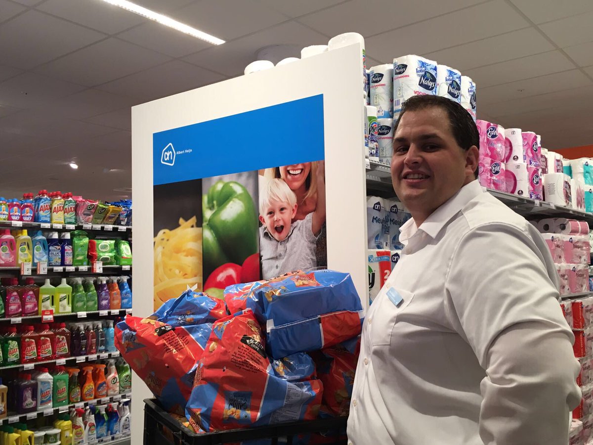 d66adamnoord's tweet photo. Klaar voor morgen! Mede dankzij Ivo Schipper (Albert Heijn Mosveld). #zomerfestijnflorakokjes https://t.co/j89AkV7YLB