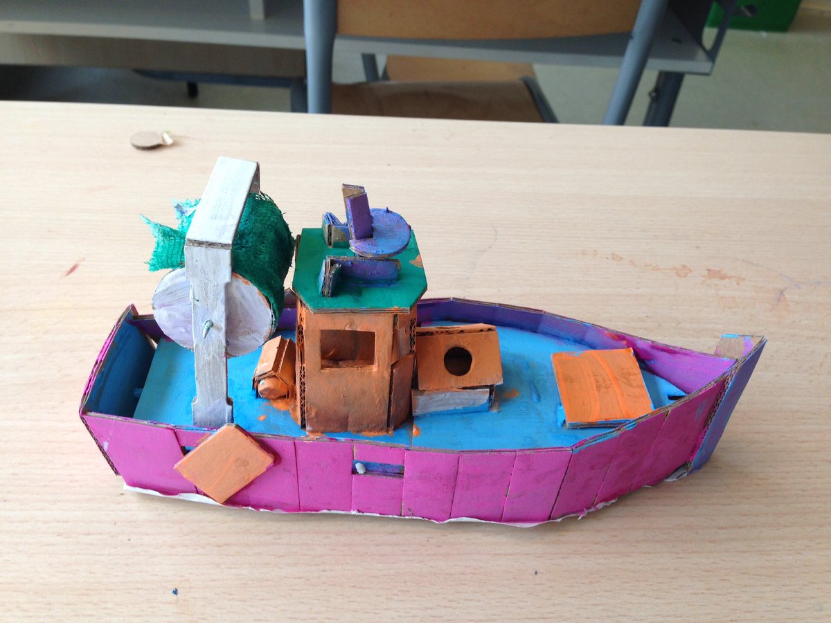 Nous avons construit une maquette :le chalutier. #Maro 😎