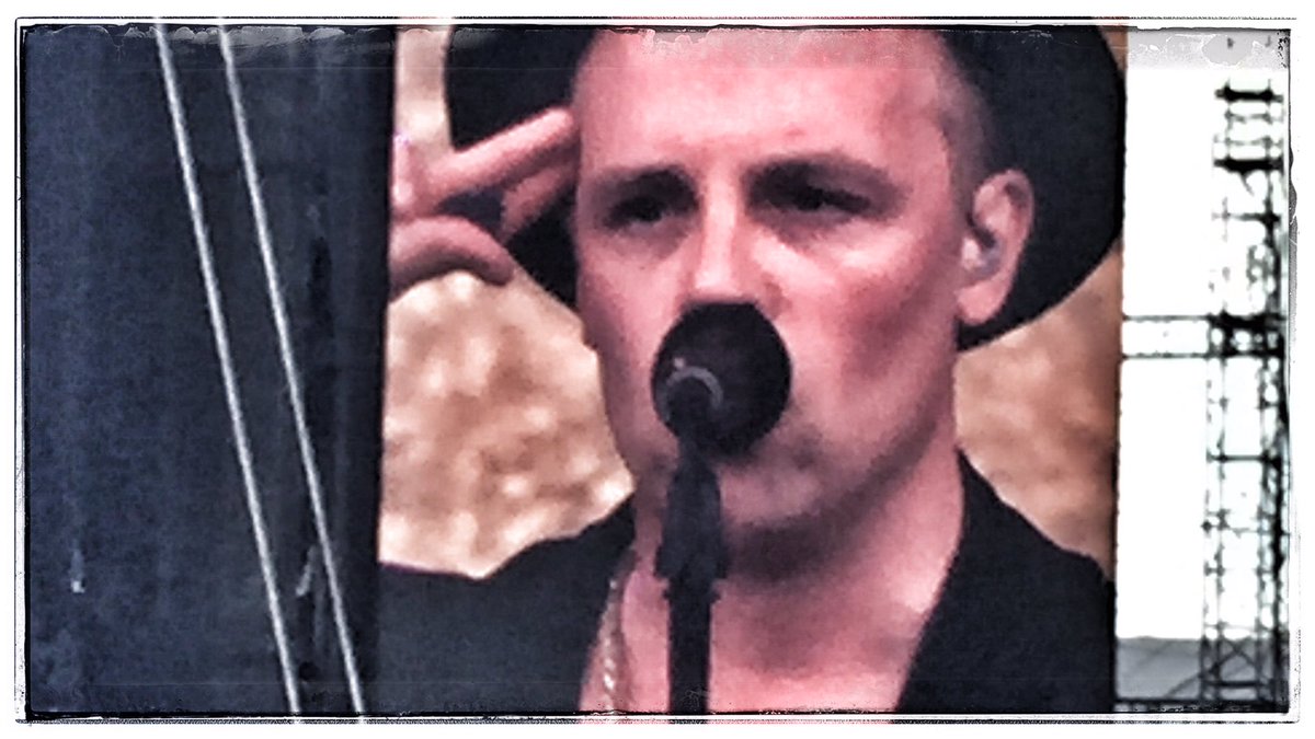 bjanseeuw's tweet photo. Oostende live @ the Main Stage! @thevanjets #shittogold #loveoostende #rw16 https://t.co/lGdNJohESo
