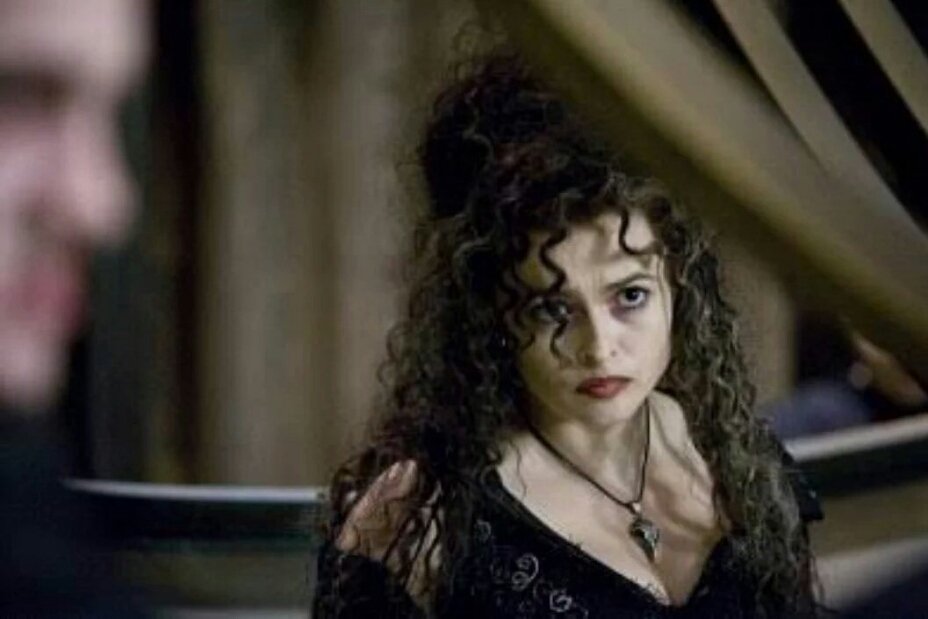 りょーくん Twitterissa ハリーポッターでのベラトリックス ストレンジはアリスインワンダーランドでは赤の女王で スネイプ先生は青い芋虫ことアブソレムです